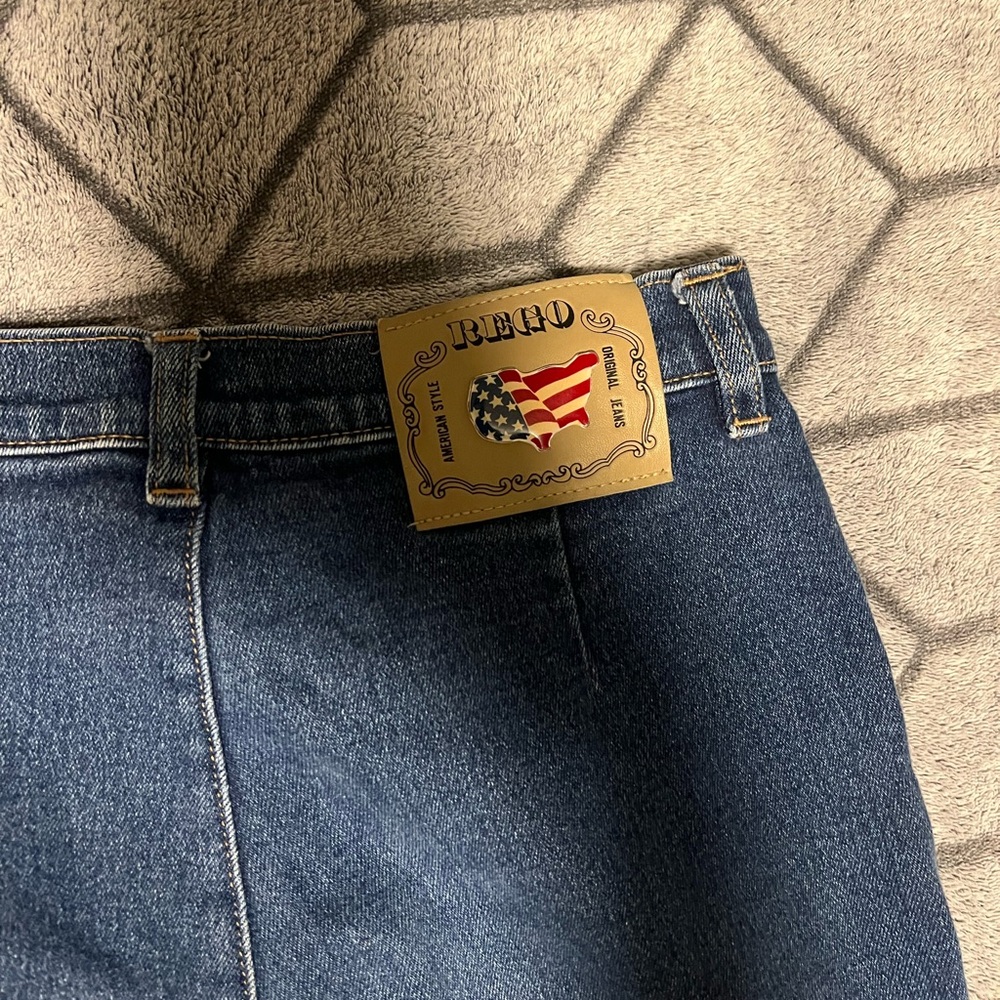 EUC Reno Button Embellished Dark Wash Stretchy Mom Jeans Size 26-27 - Picture 3 of 9